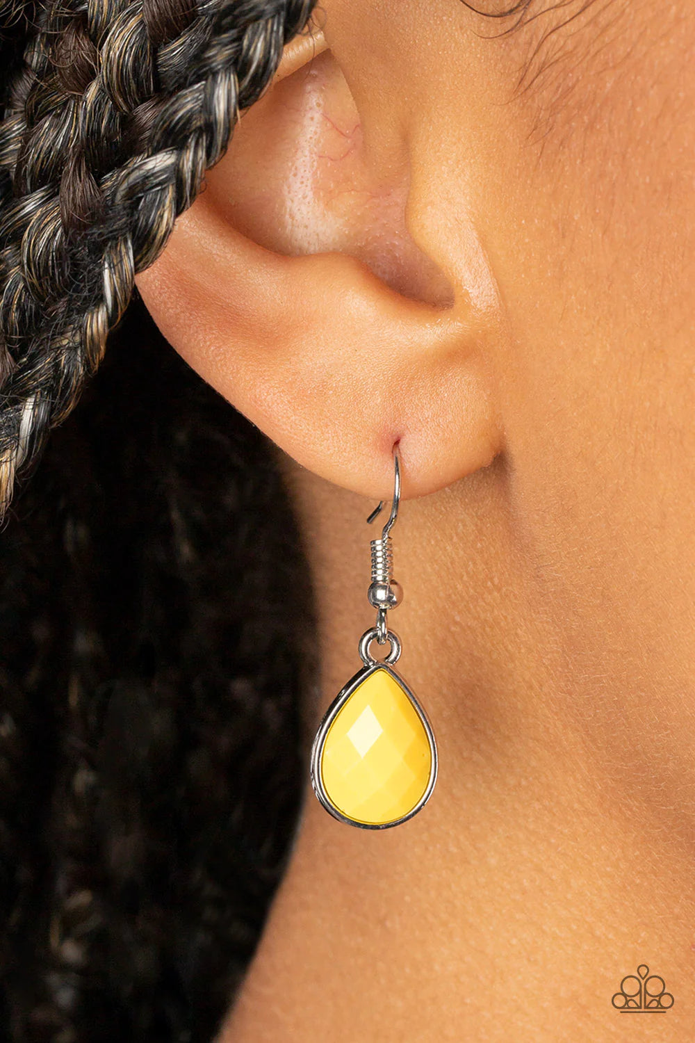 Paparazzi Accessories Midsummer Meadow - Yellow Featuring dizzying faceted finishes, a collection of oval, round, and teardrop shaped beads in vibrant shades of white and Primrose cluster into colorful frames around dainty white rhinestones. The whimsical