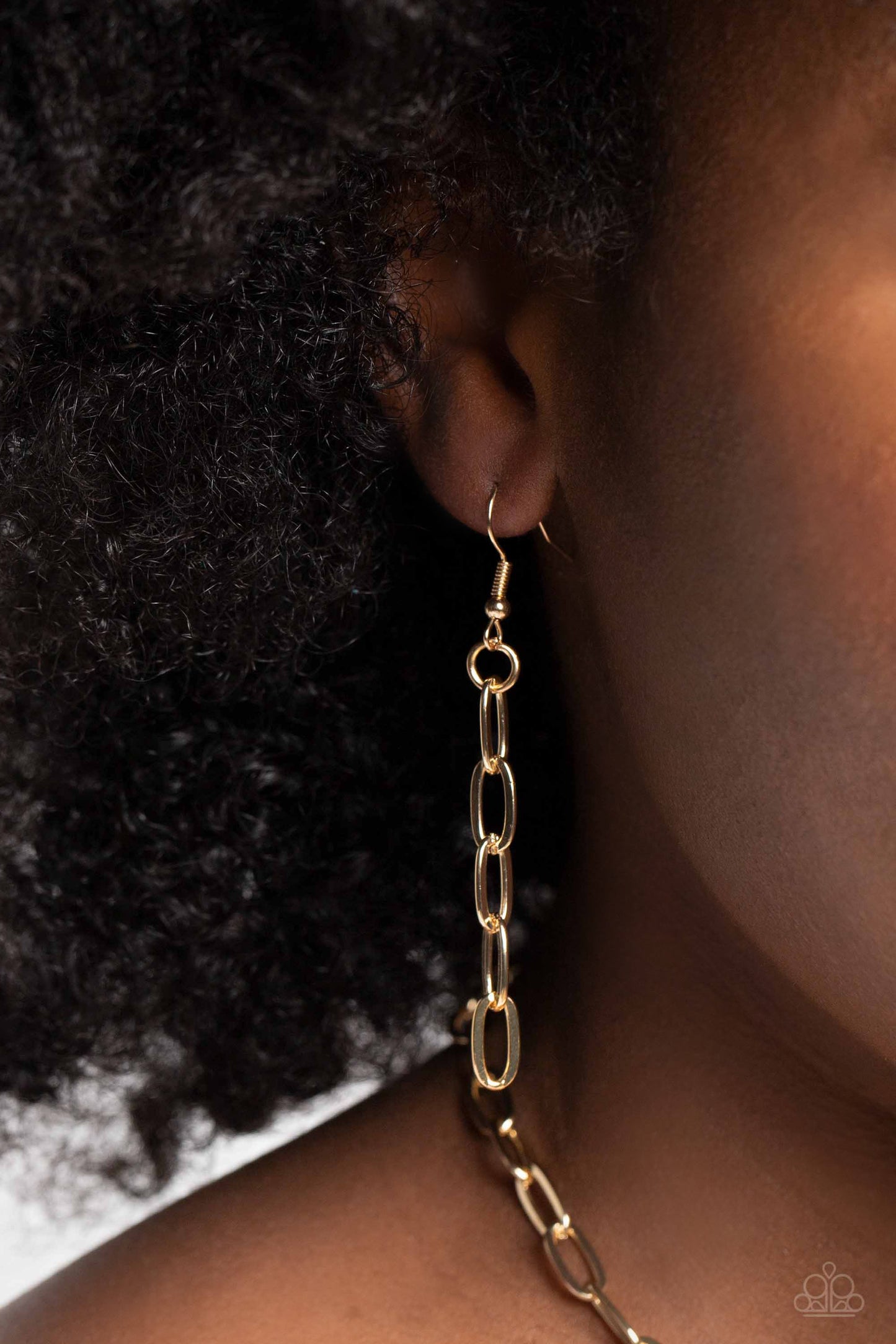 Paparazzi Accessories Mama Cant Buy You Love - Gold High-sheen gold ovals link down the chest drawing attention to the gold heart pendant at its bottom. Stamped with the word "mama" in its center, this monochromatic masterpiece gives off a simplistic, sen
