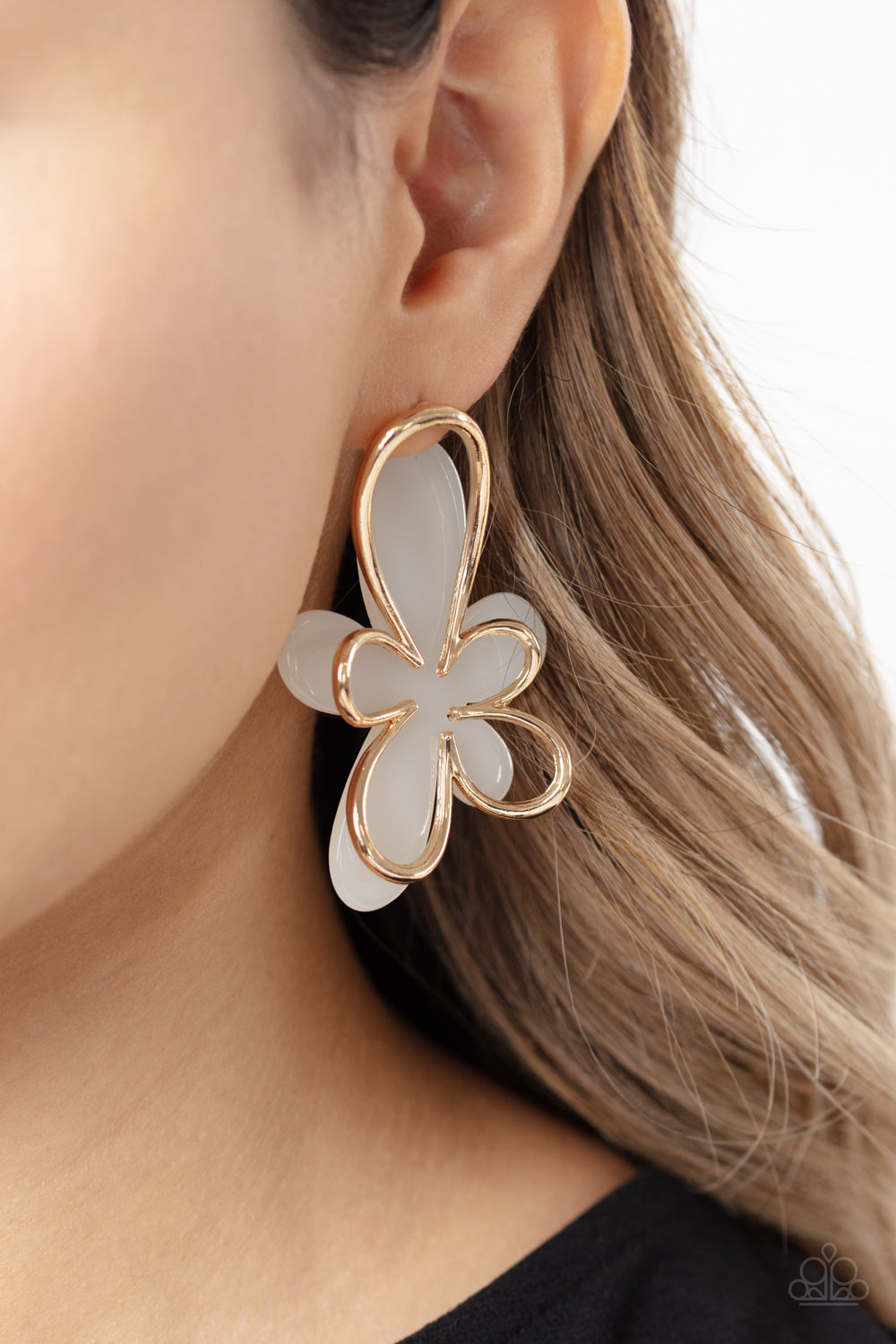 Paparazzi Accessories Glimmering Gardens - Gold Overlapping a white abstract acrylic flower, a gold outline in the same abstract floral shape glimmers atop the pop of color for a three-dimensional fashionable lure. Earring attaches to a standard post fitt