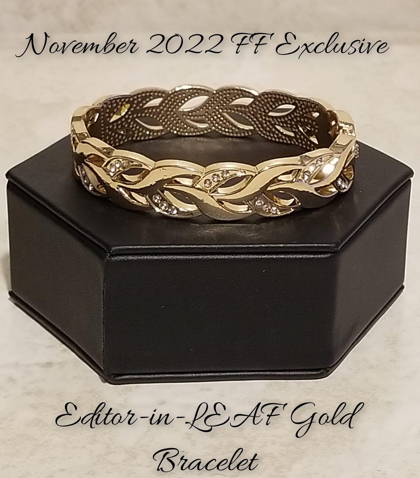 Paparazzi Accessories Editor-in LEAF - Gold November 2022 Fashion Fix Exclusive Jewelry