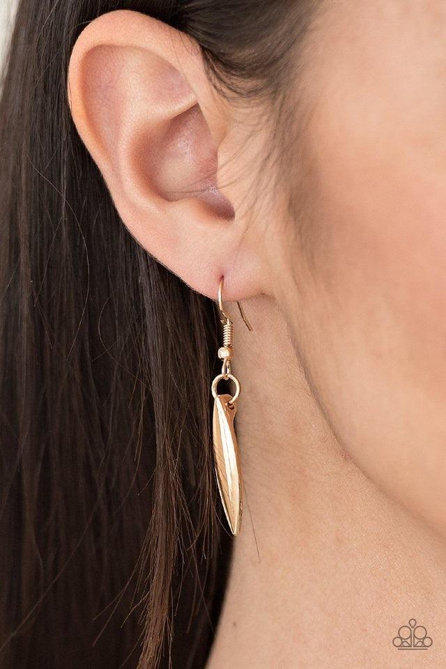 Paparazzi Accessories Tameless Tigress - Gold Shiny gold frames alternate with refreshing turquoise beads along a skinny wire, creating a fierce fringe below the collar. Features an adjustable clasp closure. Jewelry