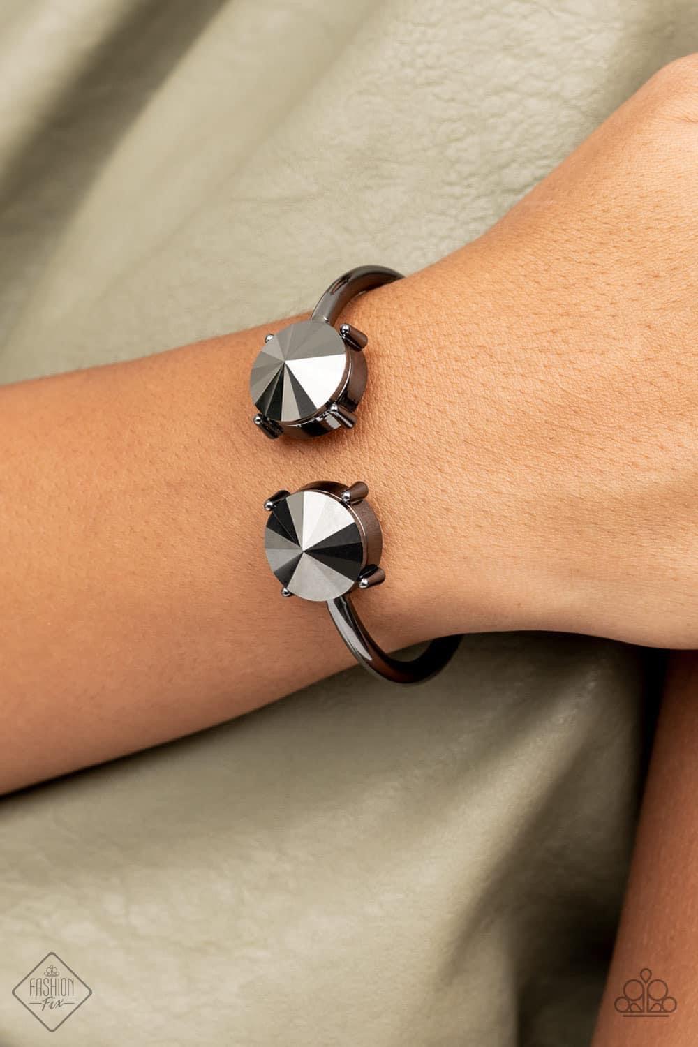 Paparazzi Accessories Magnificent Musings: FF September 2021 The Magnificent Mile in Chicago is where we pulled our inspiration for the Magnificent Musings collection. With a range of shopping venues, the Magnificent Mile is a hub for classic trends with