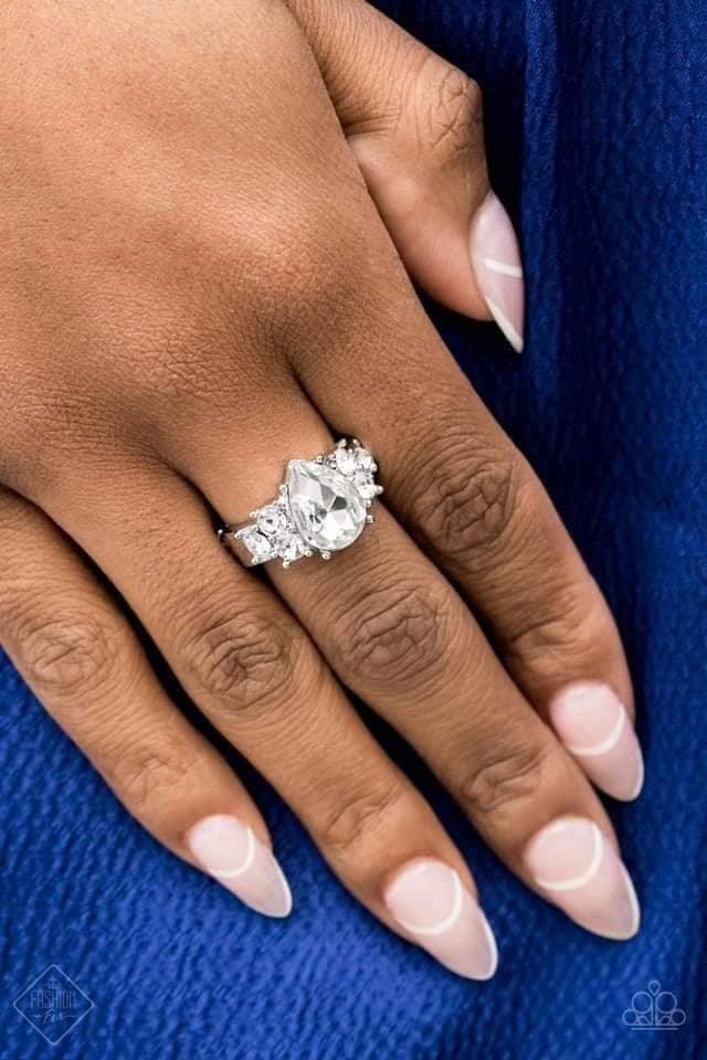 Paparazzi Accessories Fiercely 5th Avenue: May FF 2021 The styles featured in the Fiercely 5th Avenue collection are exactly what you would expect with a name like that: Sleek, classy, metallic designs that you’d find on the streets of New York. The acces