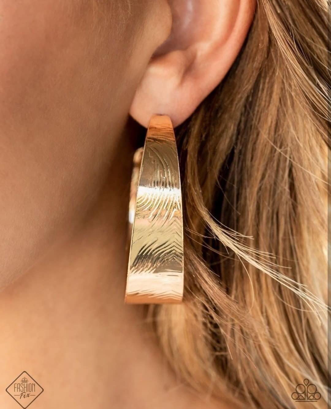Paparazzi Accessories Sunset Sitings: FF September 2021 Trendsetters are sure to gravitate towards the accessories found in the Sunset Sightings collection. Featuring more drastic designs, bold colors, and funky combinations found outside the box, the pie