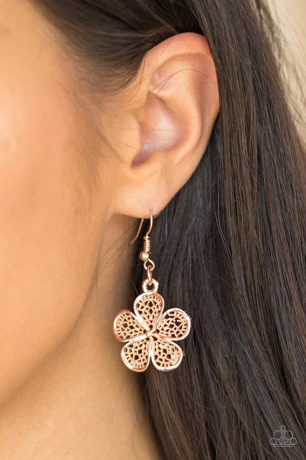 Paparazzi Accessories No Common Daisy - Gold Featuring lace-like petals, glistening rose gold daisies link below the collar for a seasonal look. Features an adjustable clasp closure. Jewelry