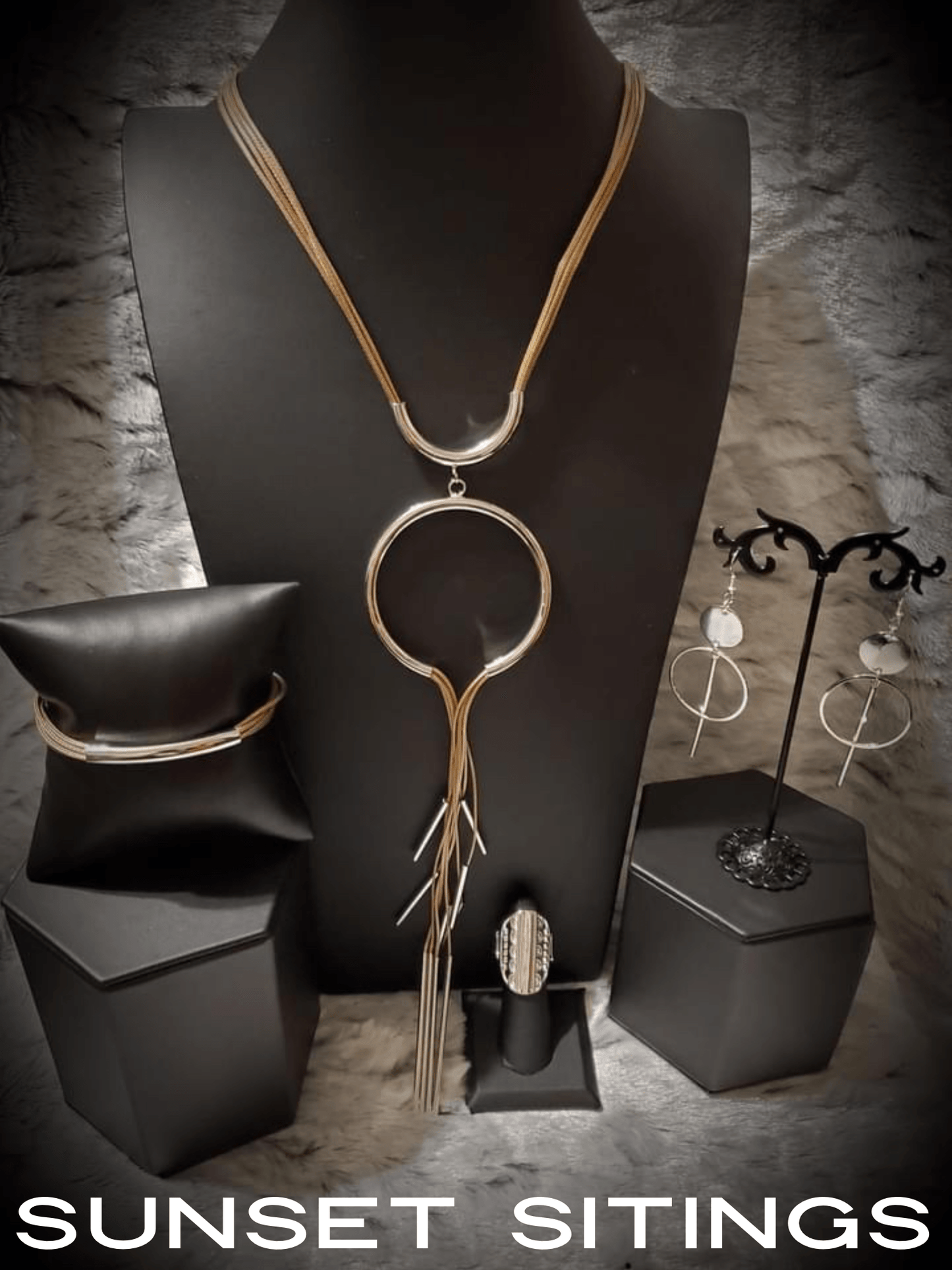 Paparazzi Accessories Sunset Sitings: December 2021 FF rendsetters are sure to gravitate towards the accessories found in the Sunset Sightings collection. Featuring more drastic designs, bold colors, and funky combinations found outside the box, the piece