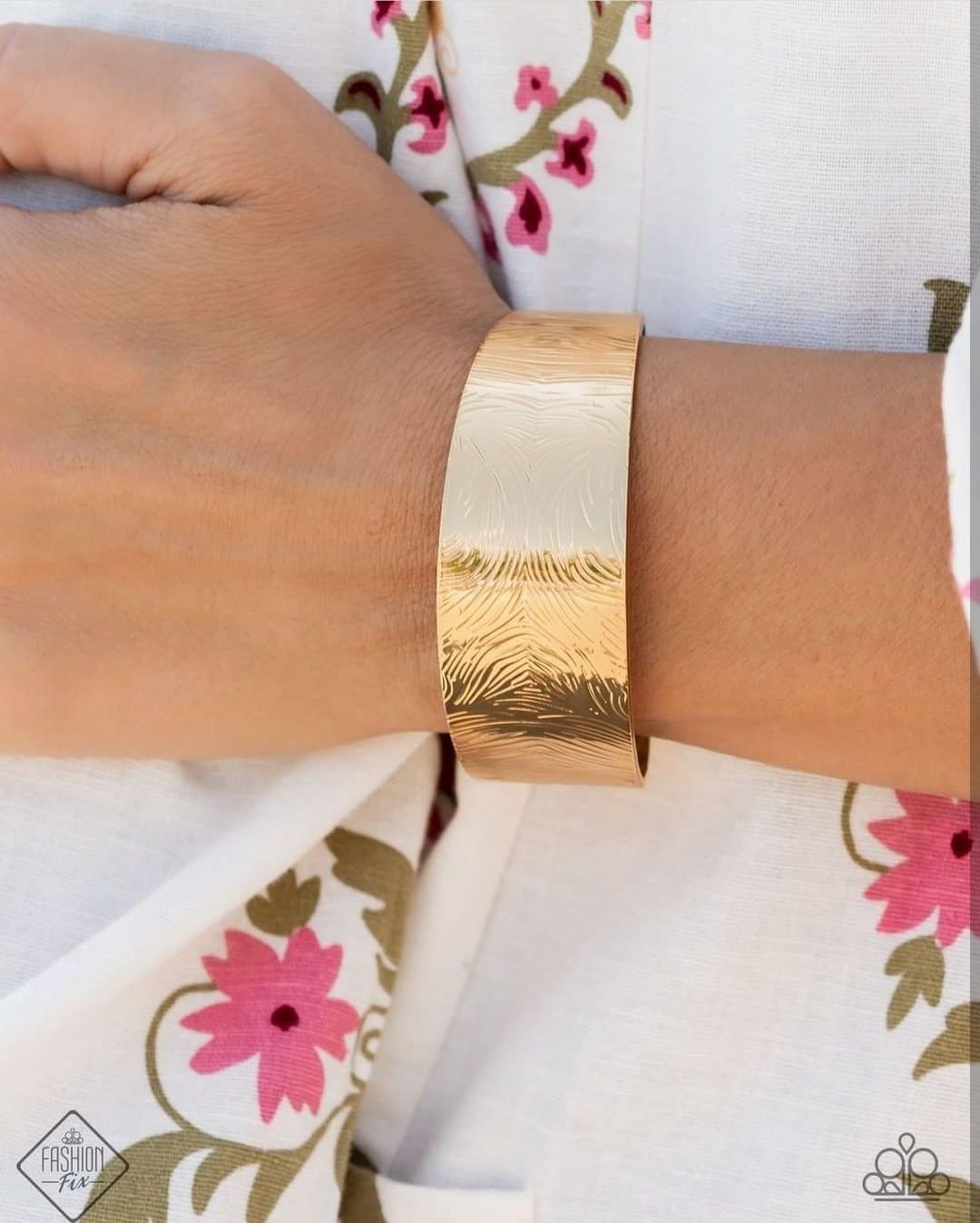 Paparazzi Accessories Sunset Sitings: FF September 2021 Trendsetters are sure to gravitate towards the accessories found in the Sunset Sightings collection. Featuring more drastic designs, bold colors, and funky combinations found outside the box, the pie