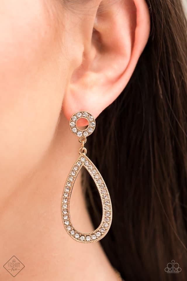 Paparazzi Accessories Fiercely 5th Avenue: April 2021 The styles featured in the Fiercely 5th Avenue Collection are exactly what you would expect with a name like that: Sleek, classy, metallic designs that you’d find on the streets of New York. The access