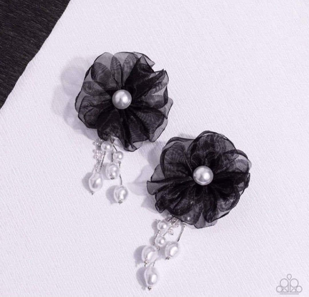 Paparazzi Accessories September 2023 Life of The Party September 2023 LOP Preview Pack of All 5 Exclusive Pieces Includes one of each Life of the Party exclusive accessory for September 2023. Jewelry