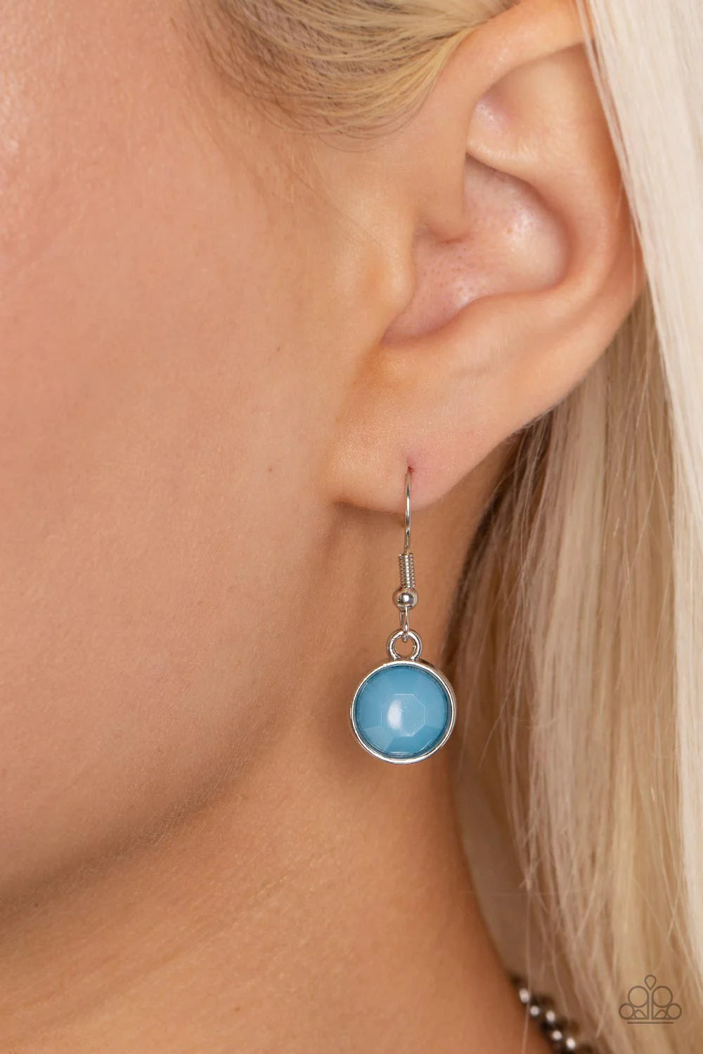 Paparazzi Accessories Delectable Daydream - Blue A decadent collection of faceted Waterspout beads gradually increase in size as they fall into a tapered display. The smallest round beads anchor the design, with the rows underneath them slowly elongating