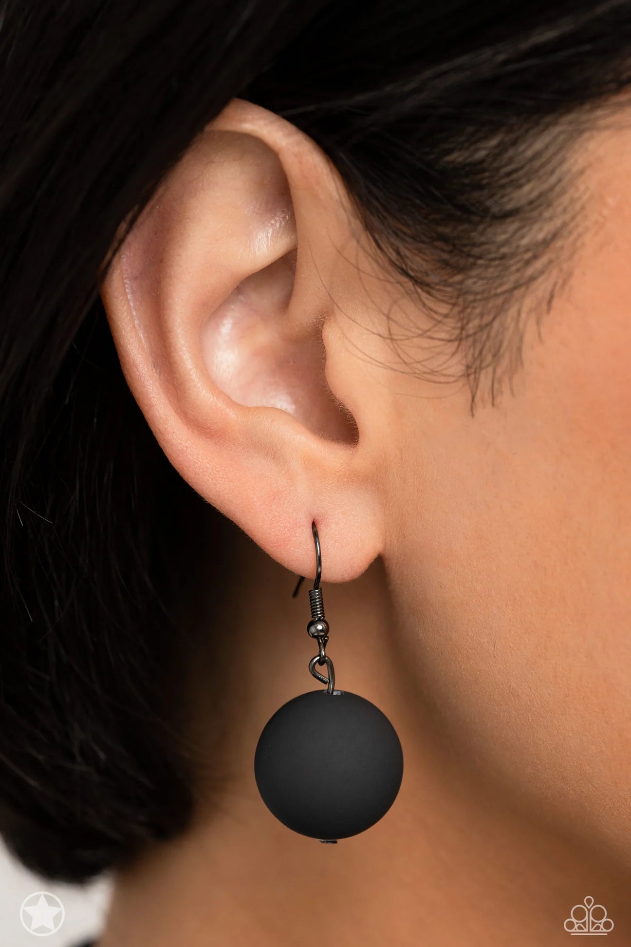 Paparazzi Accessories A Warm Welcome - Black Sophisticated beads in shades of gunmetal and black with reflective faceted edges and varying glazed finishes are offset by two shiny silver beads. An oblong bead studded with gunmetal rhinestones adds a dramat