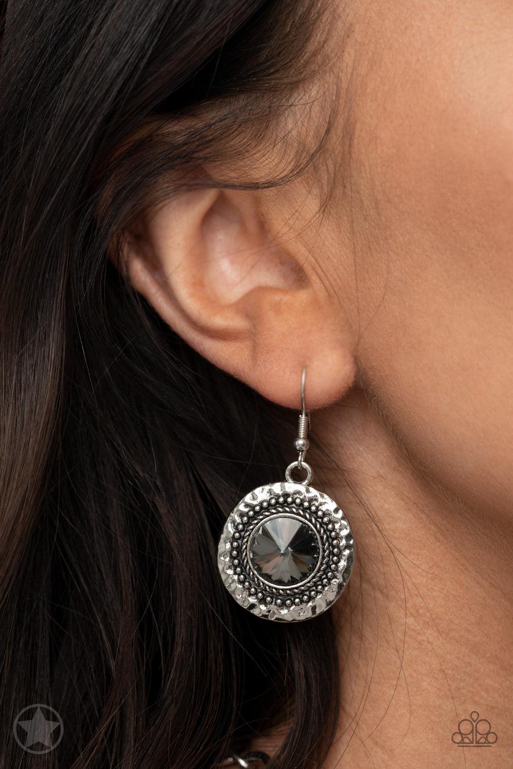Paparazzi Accessories Global Glamour - Silver Gradually increasing in size, dramatically oversized smoky gems are pressed into the centers of hammered and silver studded frames. The blinding frames link below the collar for a glamorous, statement-making f