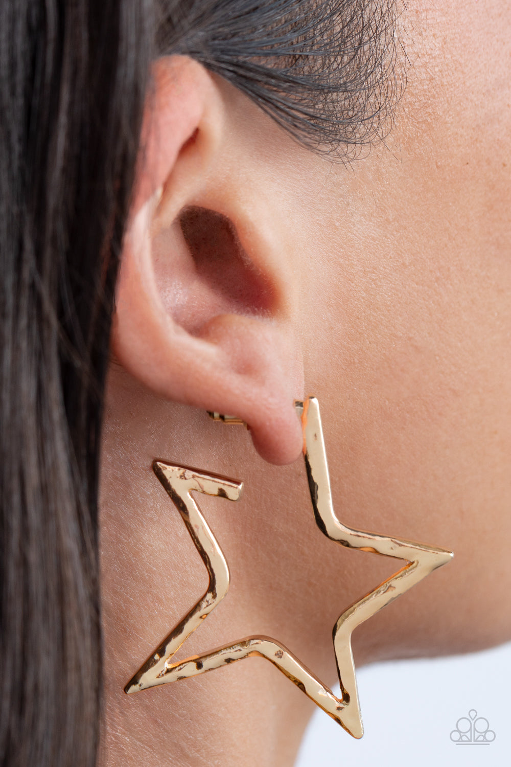 Paparazzi Accessories All-Star Attitude - Gold A hammered gold bar delicately folds into a star-shaped hoop, resulting in a stellar metallic shimmer. Earring attaches to a standard post fitting. Sold as one pair of hoop earrings. Jewelry