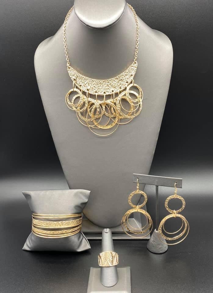 Paparazzi Accessories Magnificent Musings: FF April 2020 The Magnificent Mile in Chicago is where we pulled our inspiration for the Magnificent Musings collection. With a range of shopping venues, the Magnificent Mile is a hub for classic trends with urba