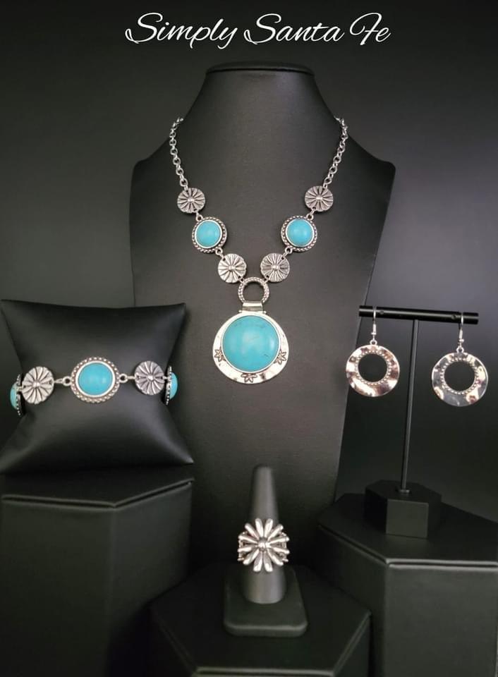 Paparazzi Accessories Sunset Sitings : February 2022 FF Fueled by abstract designs and funky combinations of the most daring trends, the Sunset Sightings Collection features audacious, outside-the-box fashion. Sunset Sightings fashionistas celebrate indiv