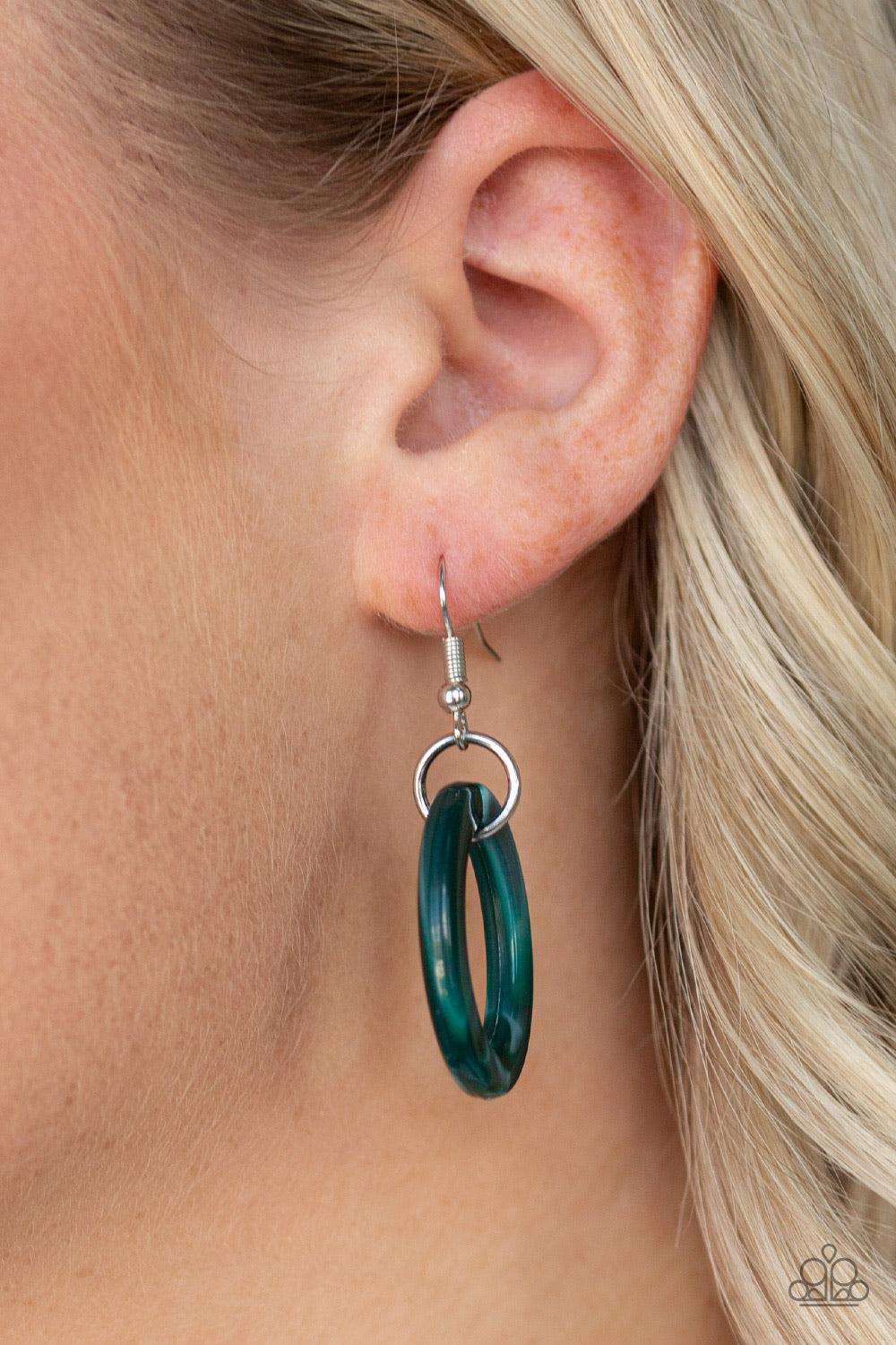 Paparazzi Accessories Comin In HAUTE - Green Brushed in a faux marble finish, square green acrylic links subtlety twist as they link below the collar for a colorful statement-making look. Features an adjustable clasp closure. Jewelry
