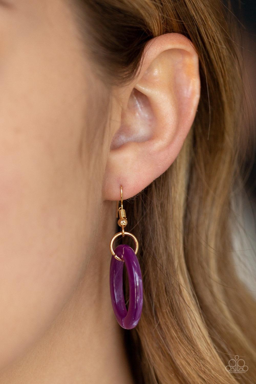 Paparazzi Accessories I Have A HAUTE Date - Purple Featuring a faux marble finish, smoky purple acrylic links connect with shiny metallic links below the collar for a colorful statement-making look. Features an adjustable clasp closure. Jewelry