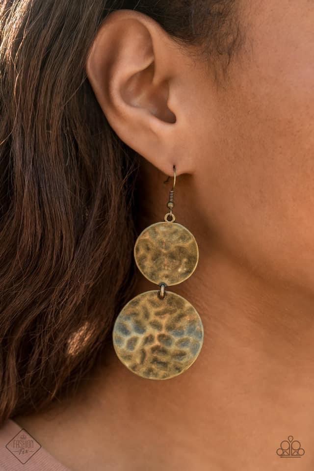 Paparazzi Accessories Sunset Sitings: January 2021 FF Trendsetters are sure to gravitate towards the accessories found in the Sunset Sightings collection. Featuring more drastic designs, bold colors, and funky combinations found outside the box, the piece
