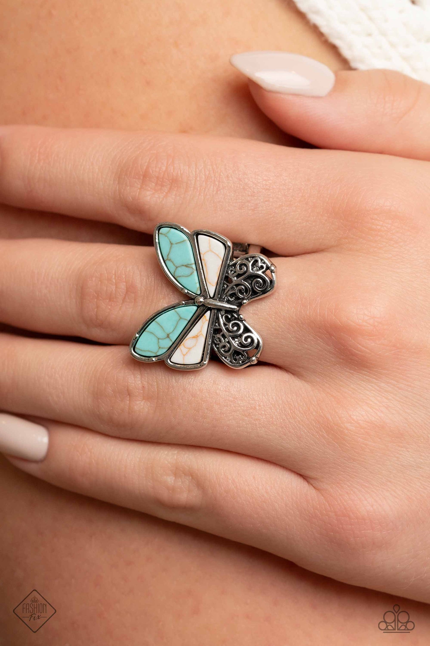 Paparazzi Accessories Simply Santa Fe: FF January 2023 Authentic designs and handcrafted pieces are staples of the Simply Santa Fe Collection. Featuring patterns and elements inspired by nature, these earthy designs tend to have a little more detail. Thos