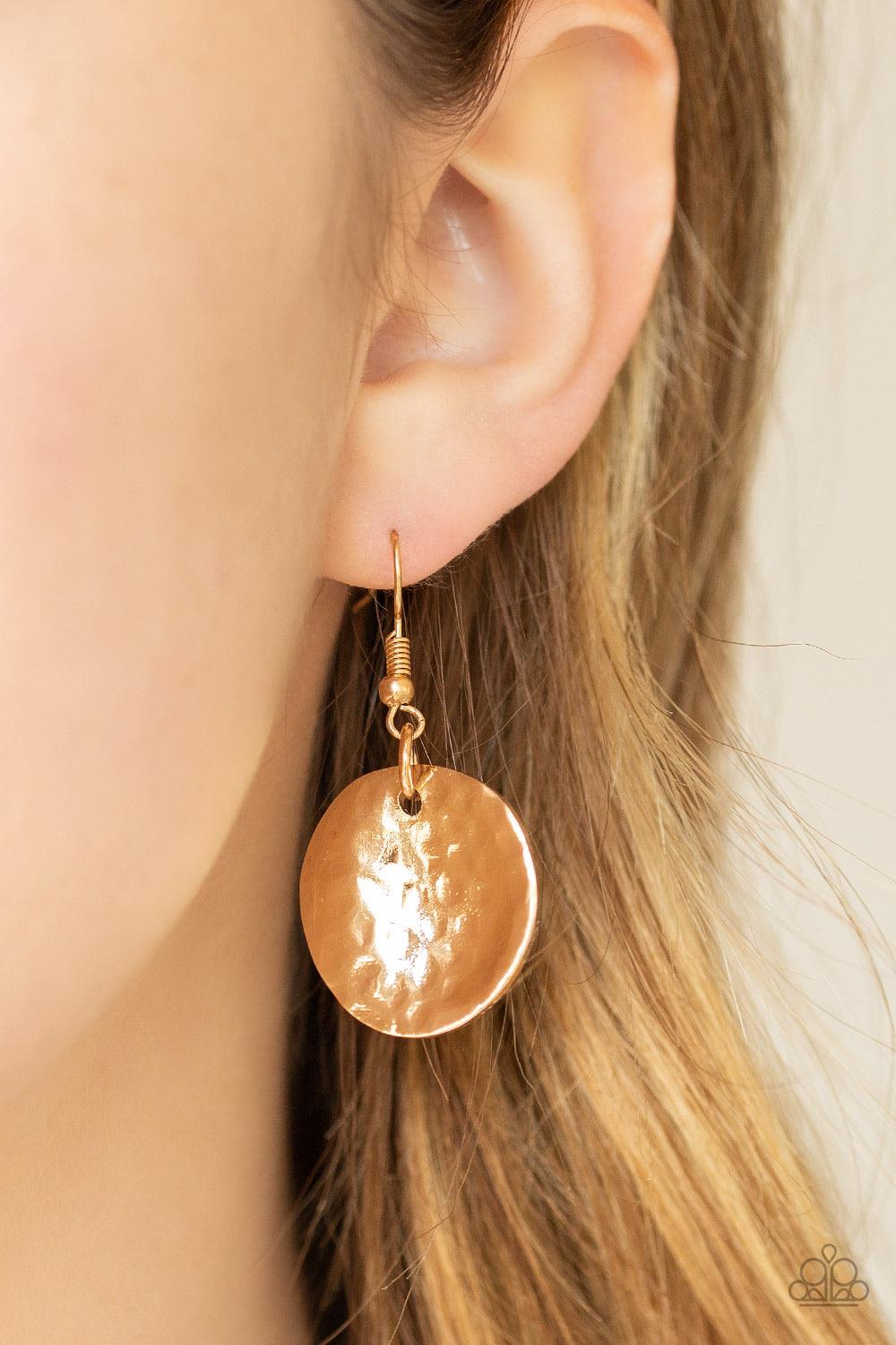 Paparazzi Accessories First Impressions - Gold Featuring a hammered high-sheen finish, imperfect round gold frames link below the collar for a casual look. Features an adjustable clasp closure. Jewelry