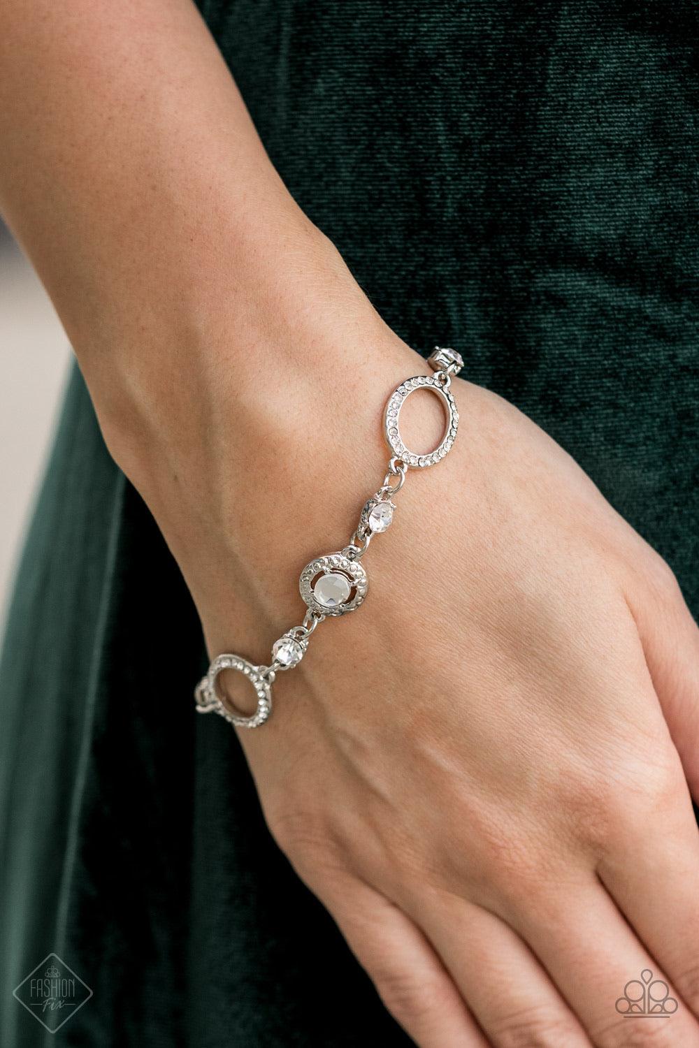 Paparazzi Accessories Fiercely 5th Avenue: FF November 2020 The styles featured in the Fiercely 5th Avenue collection are exactly what you would expect with a name like that: Sleek, classy, metallic designs that you’d find on the streets of New York. The