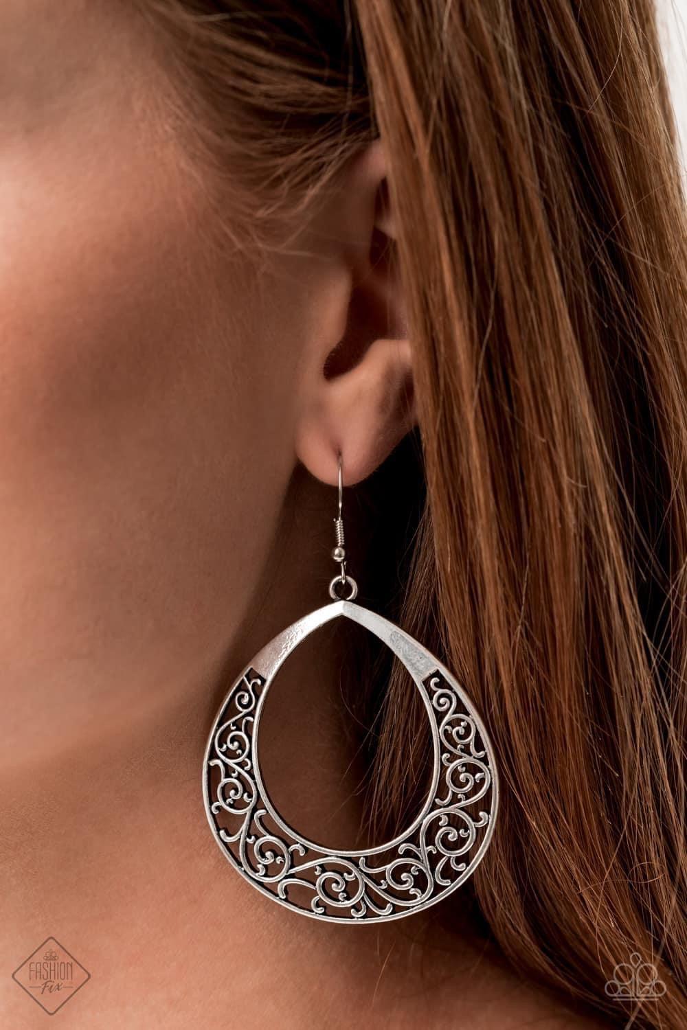 Paparazzi Accessories Glimpse of Malibu: FF September 2020 The Glimpses of Malibu collection was created with inspiration from the styles of Malibu, CA. Styles in this Trend Blend will feature fun, livable fashion with an upscale flavor. The color are usu