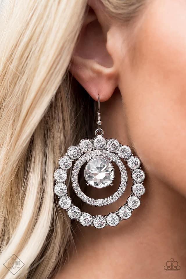 Paparazzi Accessories Fiercely 5th Avenue: FF May 2020 The styles featured in the Fiercely 5th Avenue collection are exactly what you would expect with a name like that: Sleek, classy, metallic designs that you’d find on the streets of New York. The acces