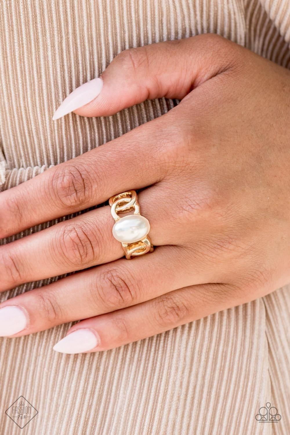 Paparazzi Accessories Fiercely 5th Avenue: FF August 2020 The styles featured in the Fiercely 5th Avenue collection are exactly what you would expect with a name like that: Sleek, classy, metallic designs that you’d find on the streets of New York. The ac