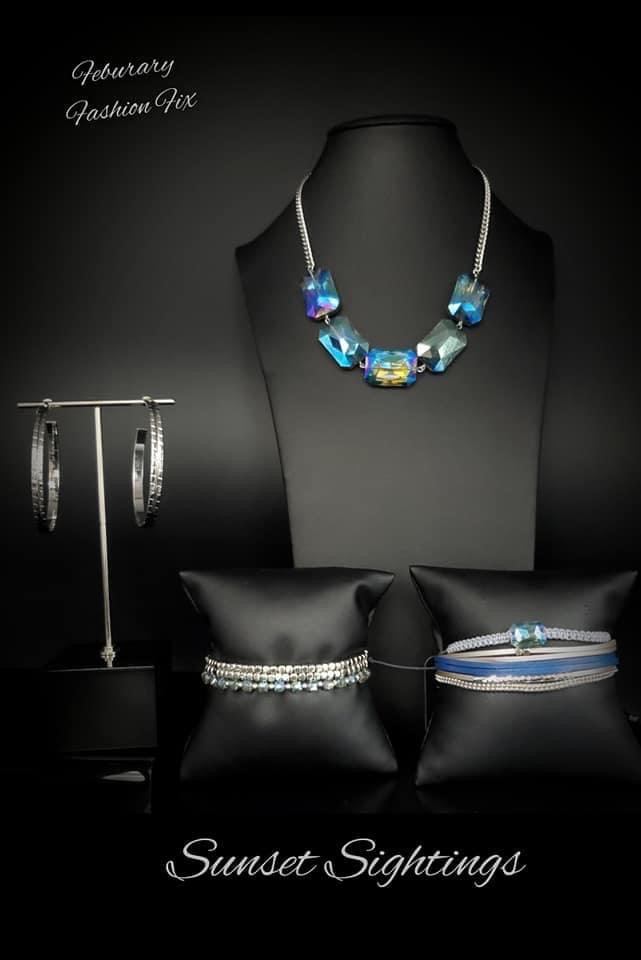 Paparazzi Accessories Sunset Sitings: February 2021 FF Trendsetters are sure to gravitate towards the accessories found in the Sunset Sightings collection. Featuring more drastic designs, bold colors, and funky combinations found outside the box, the piec