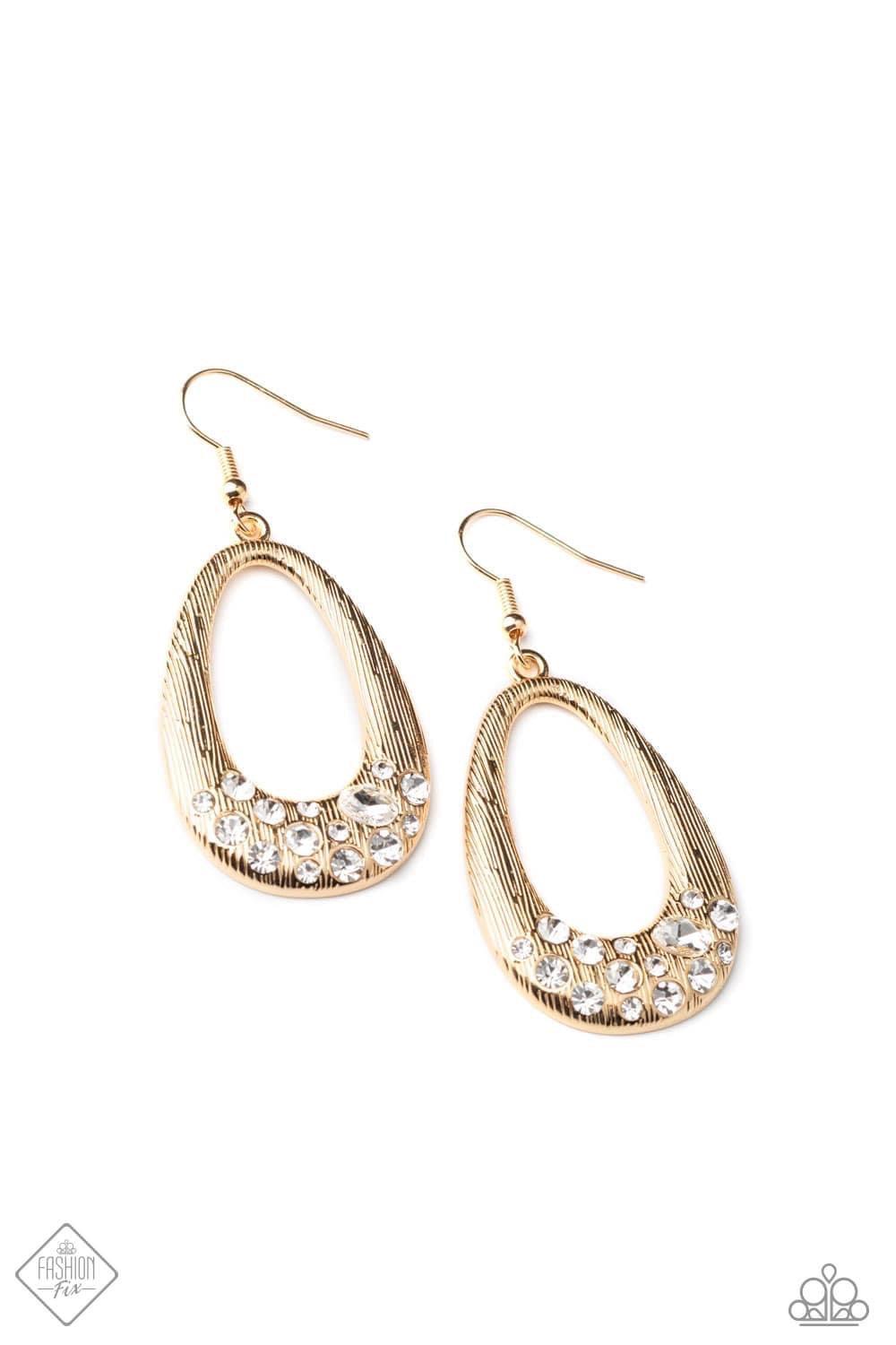 Paparazzi Accessories Fiercely Fifth Avenue: FF December 2020 The styles featured in the Fiercely 5th Avenue collection are exactly what you would expect with a name like that: Sleek, classy, metallic designs that you’d find on the streets of New York. Th