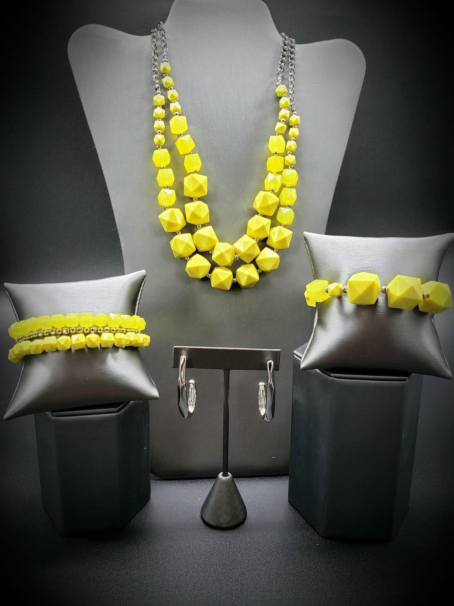 Paparazzi Accessories Glimpses of Malibu: FF July 2021 The Glimpses of Malibu collection was created with inspiration from the styles of Malibu, CA. Styles in this Trend Blend will feature fun, livable fashion with an upscale flavor. The color are usually