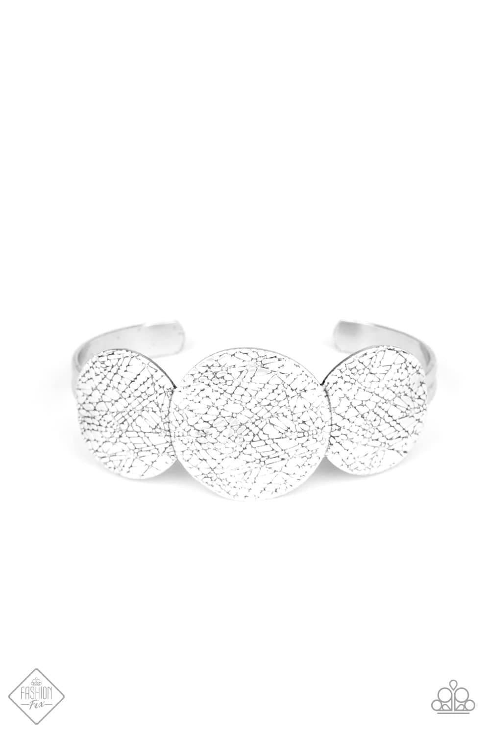 Paparazzi Accessories Sunset Sitings: FF June 2020 Trendsetters are sure to gravitate towards the accessories found in the Sunset Sightings collection. Featuring more drastic designs, bold colors, and funky combinations found outside the box, the pieces o