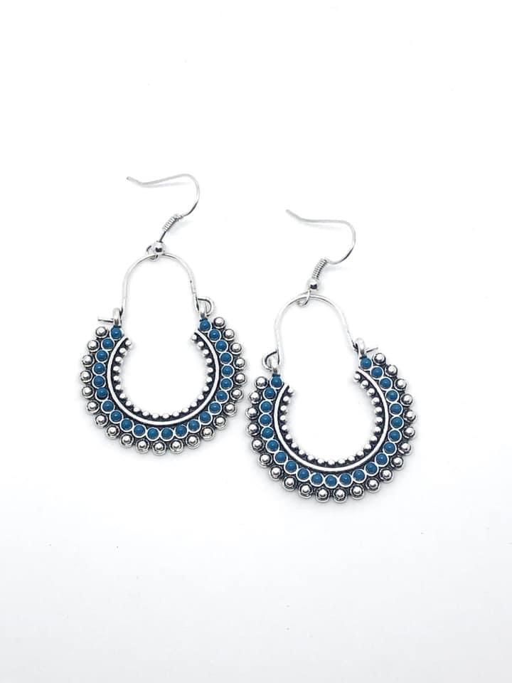 Paparazzi Accessories Sunset Sitings: FF February 2019 Trendsetters are sure to gravitate towards the accessories found in the Sunset Sightings collection. Featuring more drastic designs, bold colors, and funky combinations found outside the box, the piec