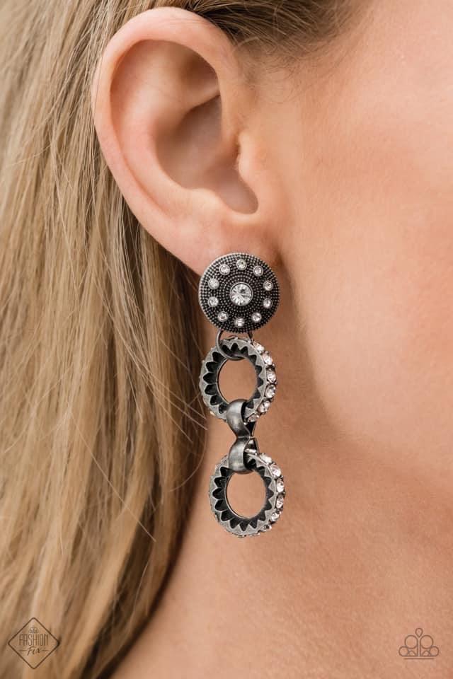 Paparazzi Accessories Magnificent Musings: FF February 2020 Inspired by the magnificent Mile in Chicago, the Magnificent Musings trend blend mixes classic trends with urban elements giving it an industrial vibe. The four piece set includes one of each acc