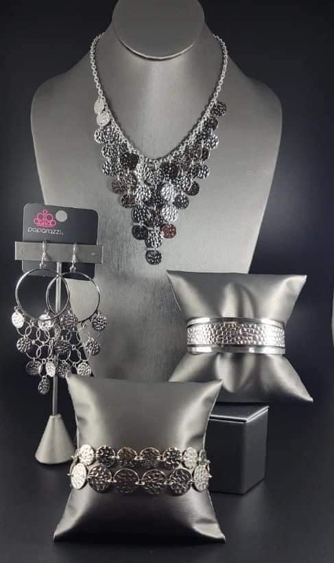 Paparazzi Accessories Magnificent Musings: February 2021 FF The Magnificent Mile in Chicago is where we pulled our inspiration for the Magnificent Musings collection. With a range of shopping venues, the Magnificent Mile is a hub for classic trends with u