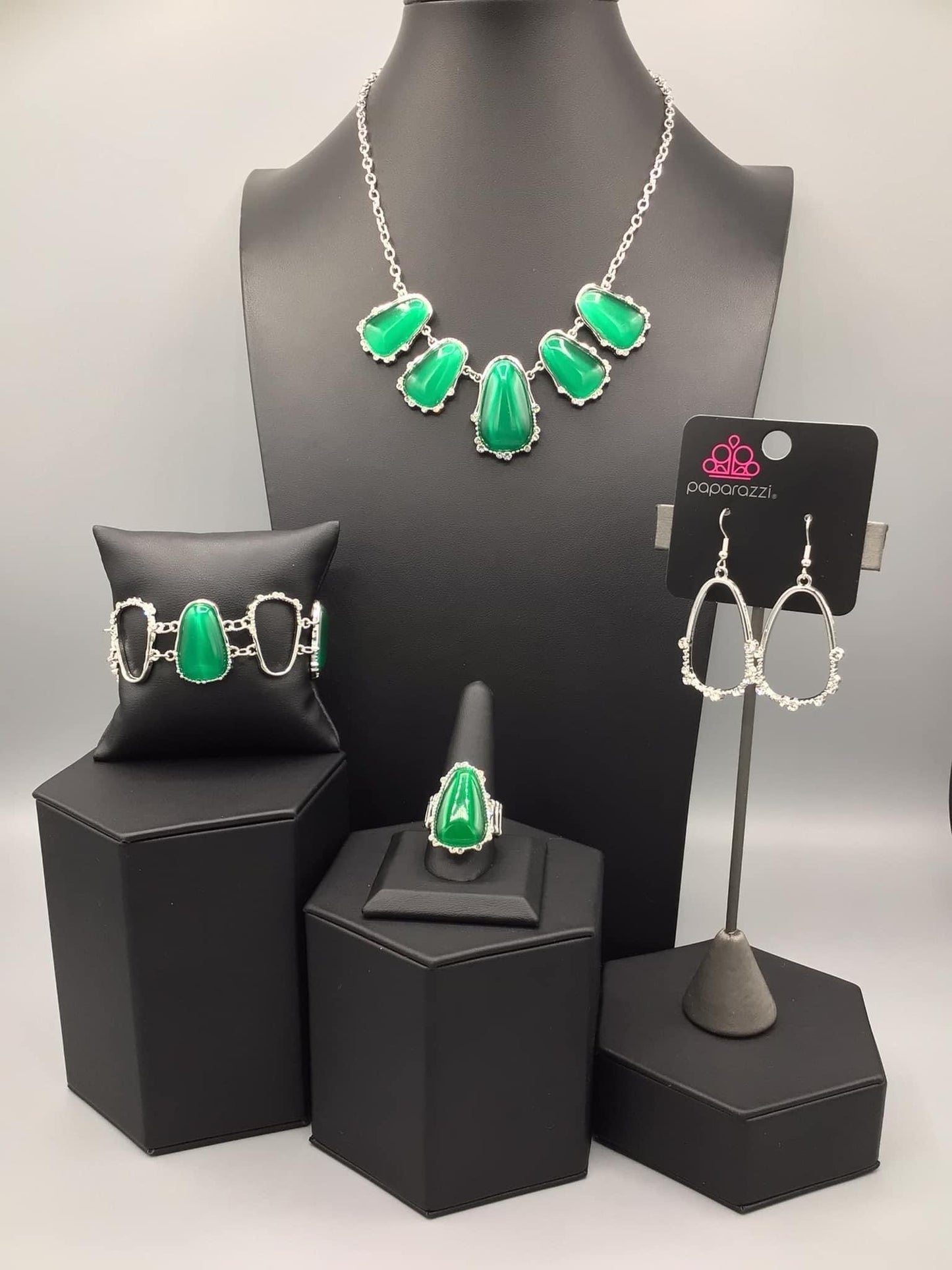 Paparazzi Accessories Glimpse of Malibu: FF March 2021 The Glimpses of Malibu Collection was created with inspiration from the styles of Malibu, CA. Styles in this Trend Blend will feature fun, livable fashion with an upscale flavor. The colors are usuall