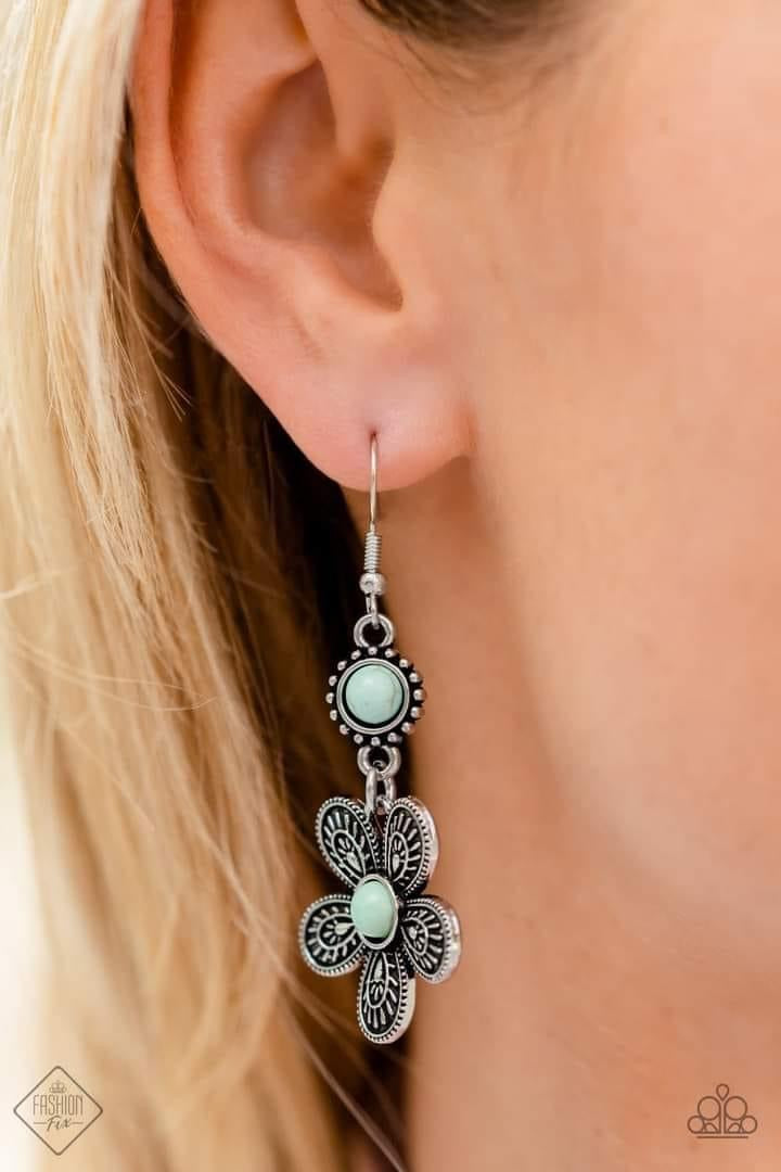 Paparazzi Accessories Simple Santa Fe: FF November 2022 Authentic designs and handcrafted pieces are staples of the Simply Santa Fe Collection. Featuring patterns and elements inspired by nature, these earthy designs tend to have a little more detail. Tho