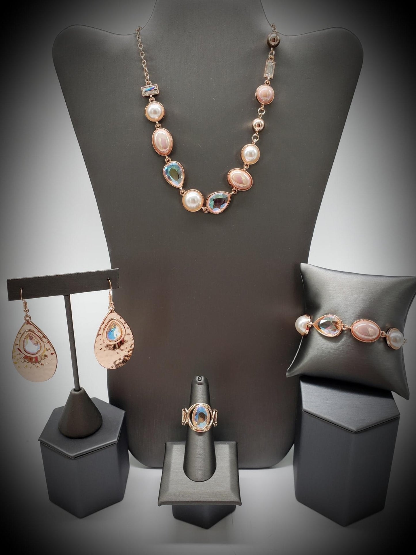 Paparazzi Accessories Glimpses of Malibu: FF September 2021 The Glimpses of Malibu collection was created with inspiration from the styles of Malibu, CA. Styles in this Trend Blend will feature fun, livable fashion with an upscale flavor. The color are us
