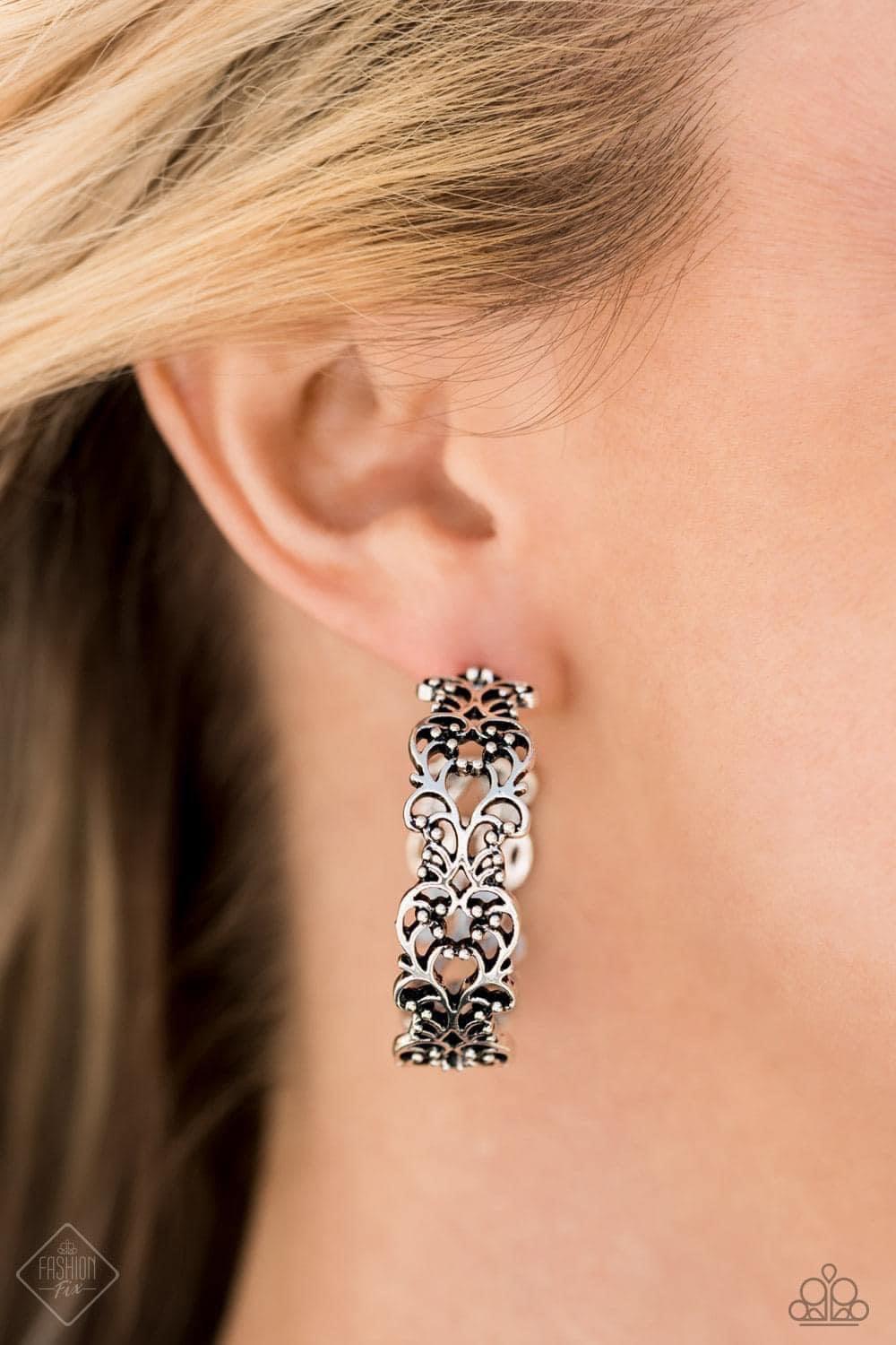 Paparazzi Accessories Glimpse of Malibu: FF December 2020 The Glimpses of Malibu collection was created with inspiration from the styles of Malibu, CA. Styles in this Trend Blend will feature fun, livable fashion with an upscale flavor. The color are usua