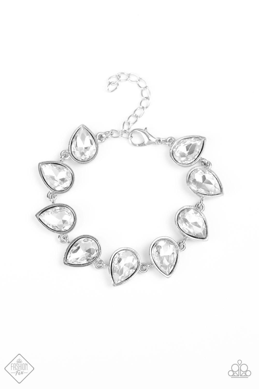 Paparazzi Accessories Fiercely 5th Avenue : FF July 2020 The styles featured in the Fiercely 5th Avenue collection are exactly what you would expect with a name like that: Sleek, classy, metallic designs that you’d find on the streets of New York. The acc