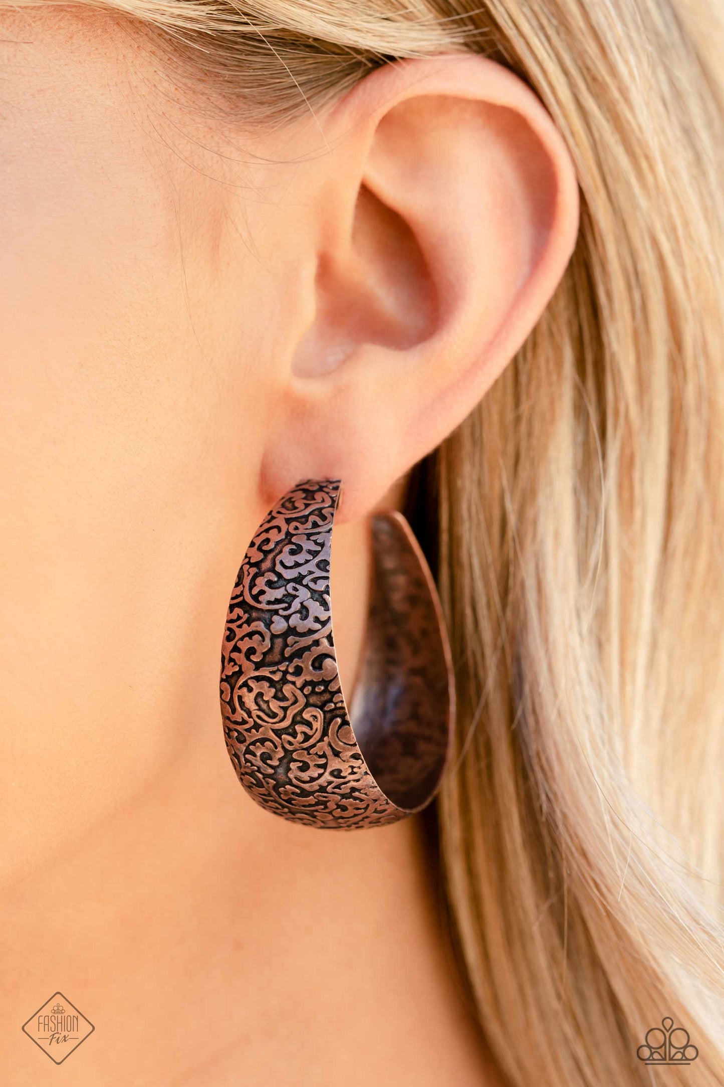 Paparazzi Accessories Simply Santa Fe: February 2023 Authentic designs and handcrafted pieces are staples of the Simply Santa Fe Collection. Featuring patterns and elements inspired by nature, these earthy designs tend to have a little more detail. Those