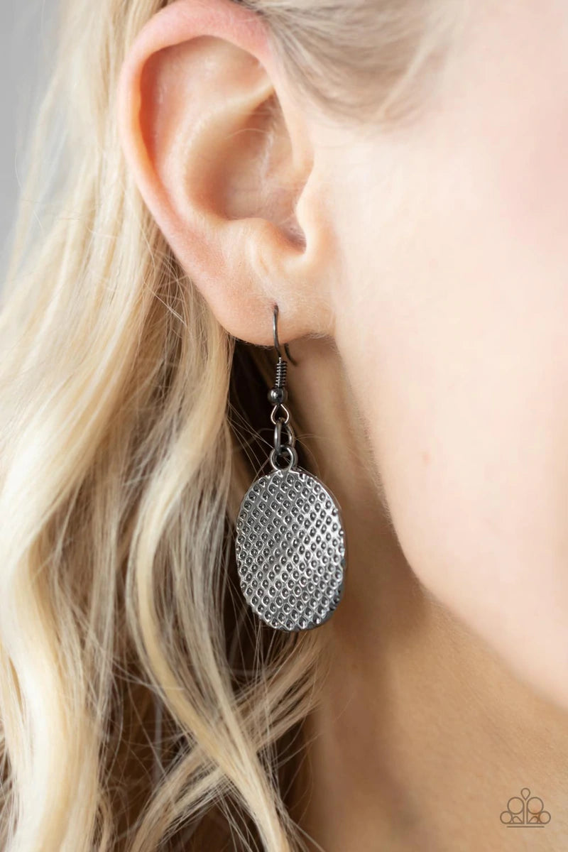 Paparazzi Accessories Industrial Wave - Black A row of gently warped gunmetal discs link together in an overlapping fashion as they connect on each end to a gunmetal chain. Etched in a hammered gunmetal finish, the oval discs create an edgy industrial eff