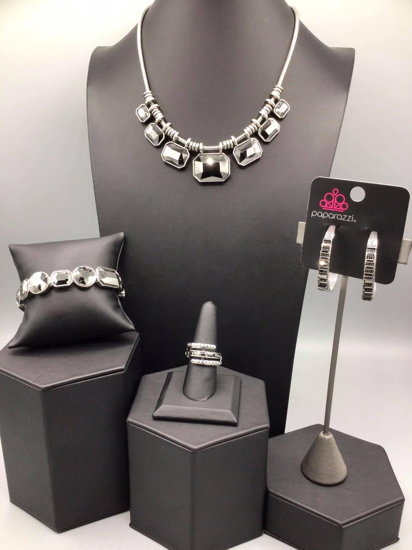 Paparazzi Accessories Magnificent Musings: March 2021 The Magnificent Mile in Chicago is where we pulled our inspiration for the Magnificent Musings collection. With a range of shopping venues, the Magnificent Mile is a hub for classic trends with urban e