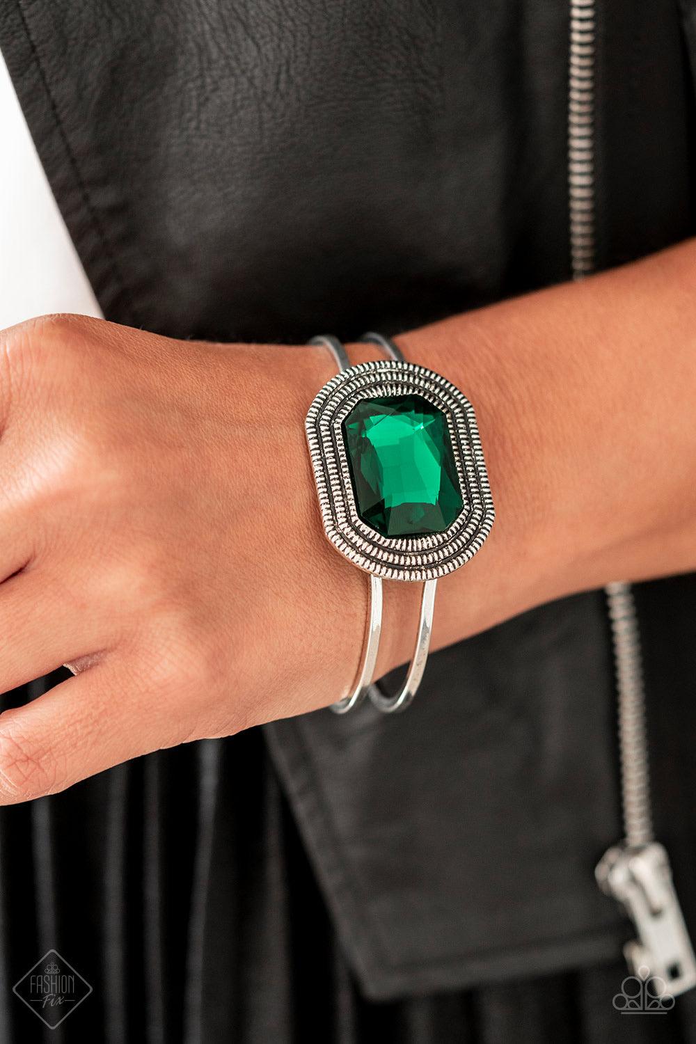 Paparazzi Accessories Magnificent Musings: FF December 2019 The Magnificent Mile in Chicago is where we pulled our inspiration for the Magnificent Musings collection. With a range of shopping venues, the Magnificent Mile is a hub for classic trends with u