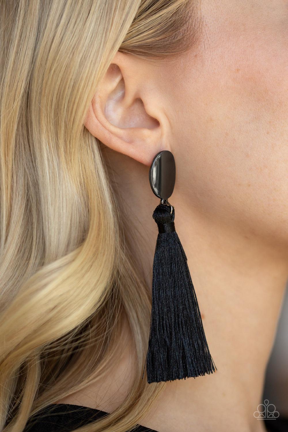 Paparazzi Accessories Va Va PLUME ~Black A plume of shiny black thread streams from the bottom of a glistening gunmetal frame, creating a dramatically tasseled look. Earring attaches to a standard post fitting.