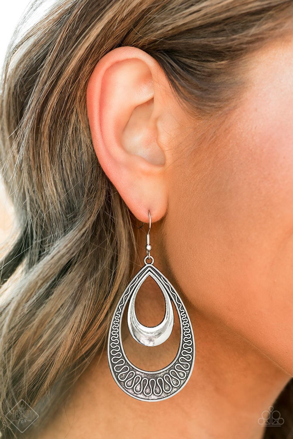Paparazzi Accessories Simply Santa Fe: FF December 2019 Earthy, desert-inspired designs are what the Simply Santa Fe collection is all about. Natural stones, indigenous patterns, and vibrant colors of the Southwest are sprinkled throughout this trendy col