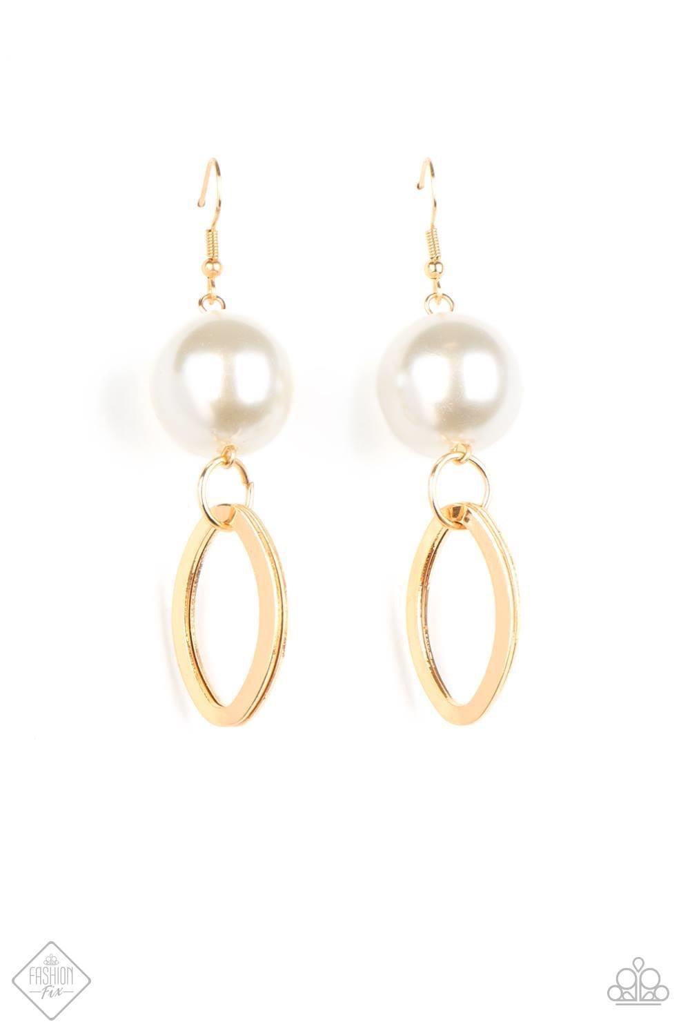 Paparazzi Accessories Fiercely 5th Avenue: FF August 2020 The styles featured in the Fiercely 5th Avenue collection are exactly what you would expect with a name like that: Sleek, classy, metallic designs that you’d find on the streets of New York. The ac